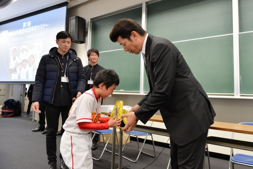 受講終了証に刻まれた受講者番号でプレゼント抽選会